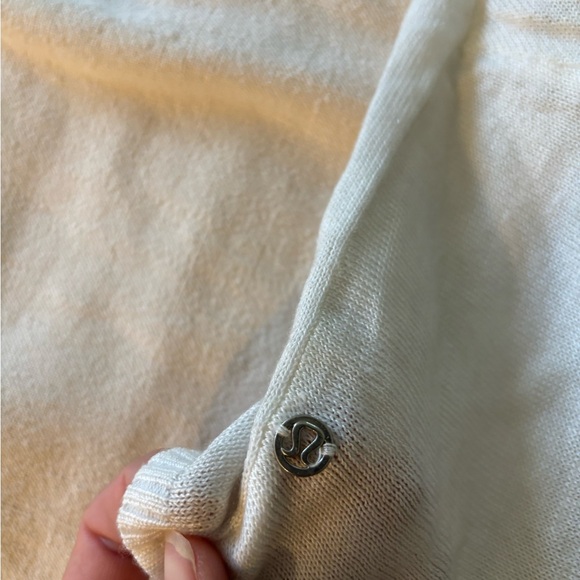 Elegant White Women's Top - Picture 4 of 4